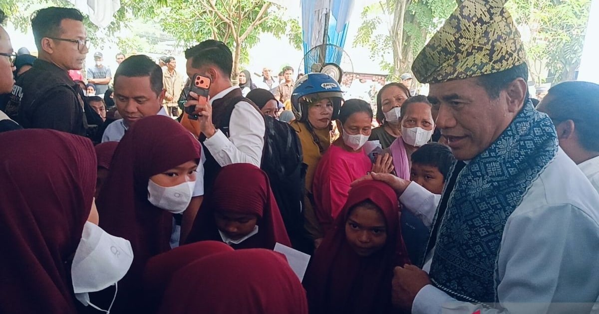 Kementan Beri Bibit Kelapa dan Benih Padi untuk 20.200 Ha Lahan Riau