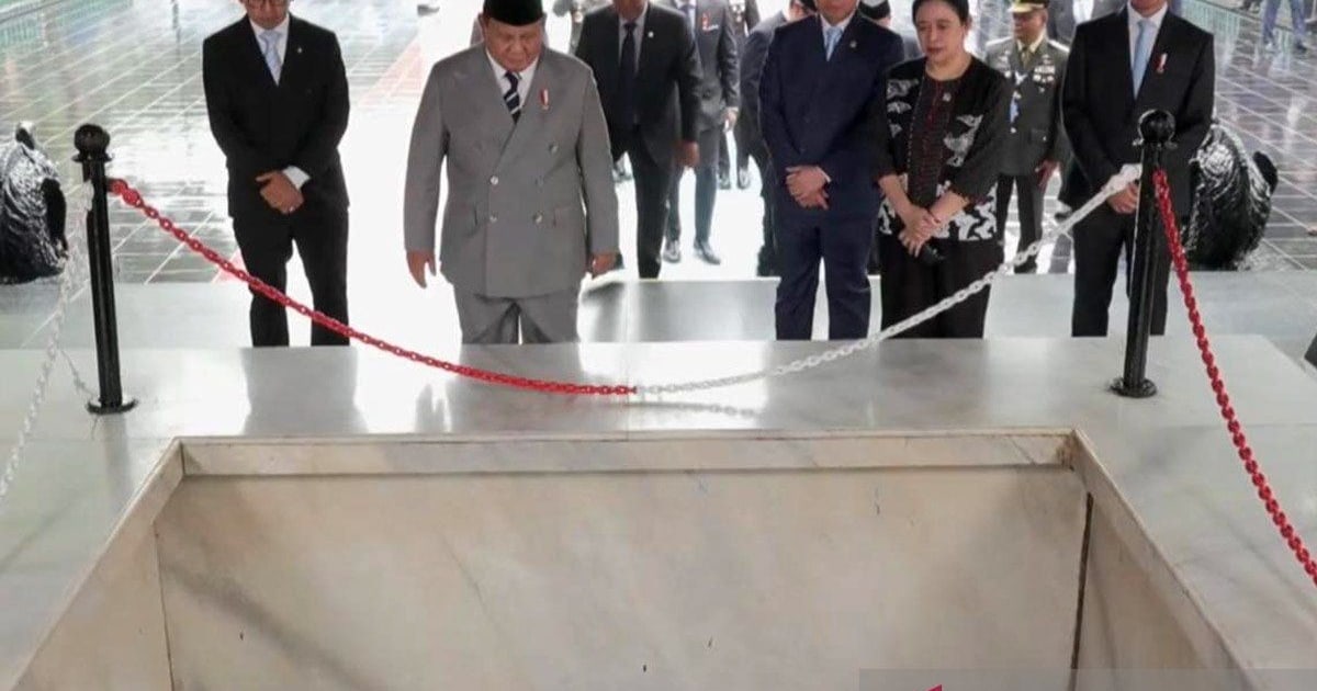 Prabowo Berdoa di Sumur Lubang Buaya Mengenang Pahlawan Revolusi