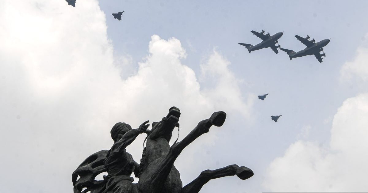Rafale dan A400M TNI AU Flypast Perdana di Langit Istana Merdeka