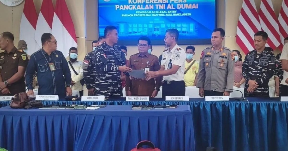 TNI AL Kejar Tekong Bawa 16 Orang Secara Ilegal dari Malaysia
