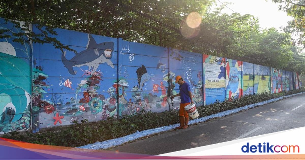 Transformasi Tembok Sungai Tiram Menjadi Mural Menawan